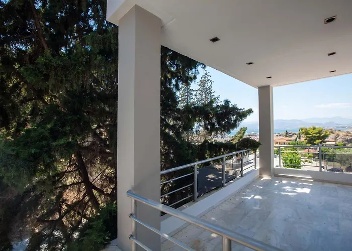 Bourtzi View Villa *