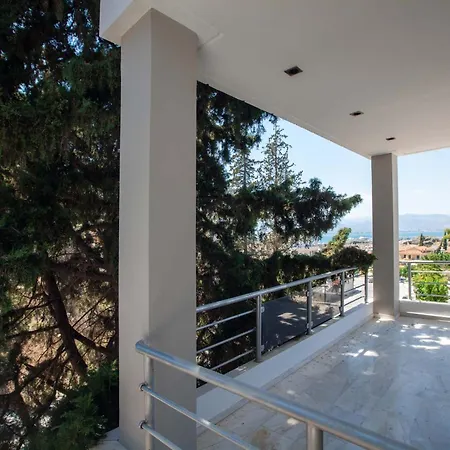 Bourtzi View Villa *